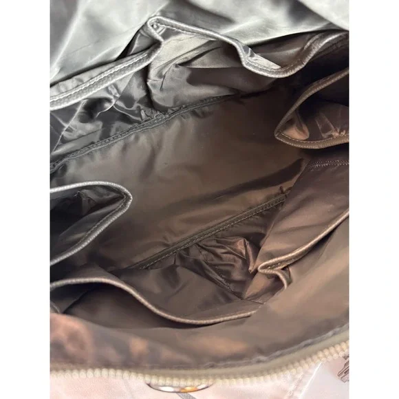 Willow Wood Gray Tote Bag Crossbody Purse Front Pocket Tassel Accent - Picture 10 of 12